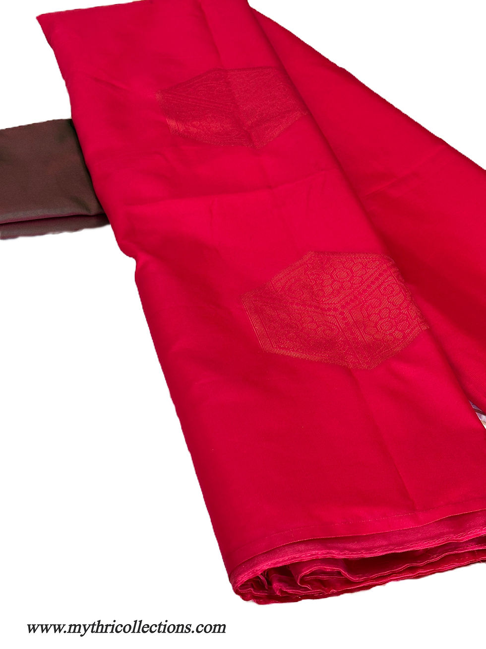 Thumbnail: Elegant Red Silk Saree with Copper Accents and a Unique Green Pallu
