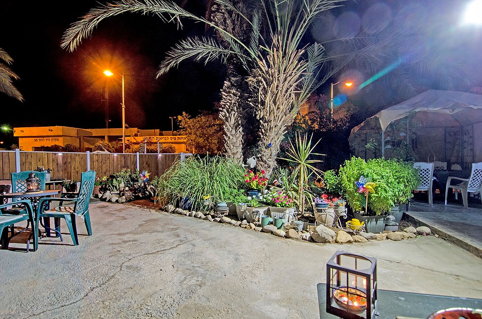 פינת ישיבה בחצר