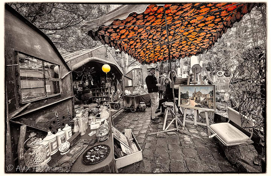 Brocante famille heureux partage objets occasion affaire vente contact chiner antiquité partage passion