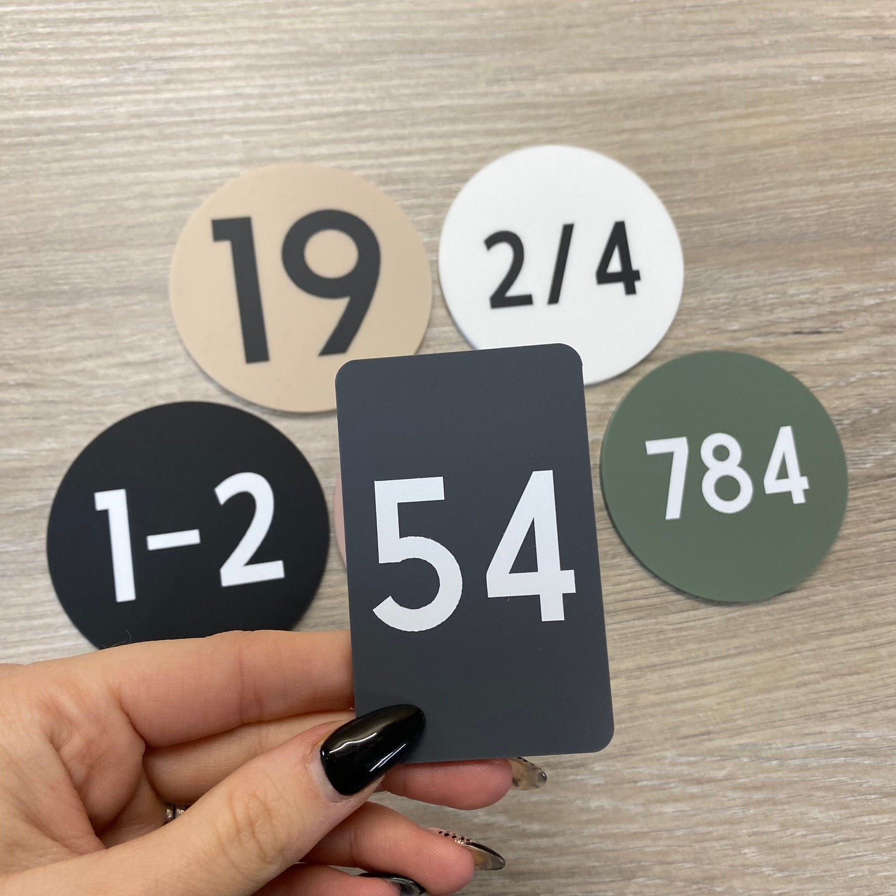 Mini house number vertical