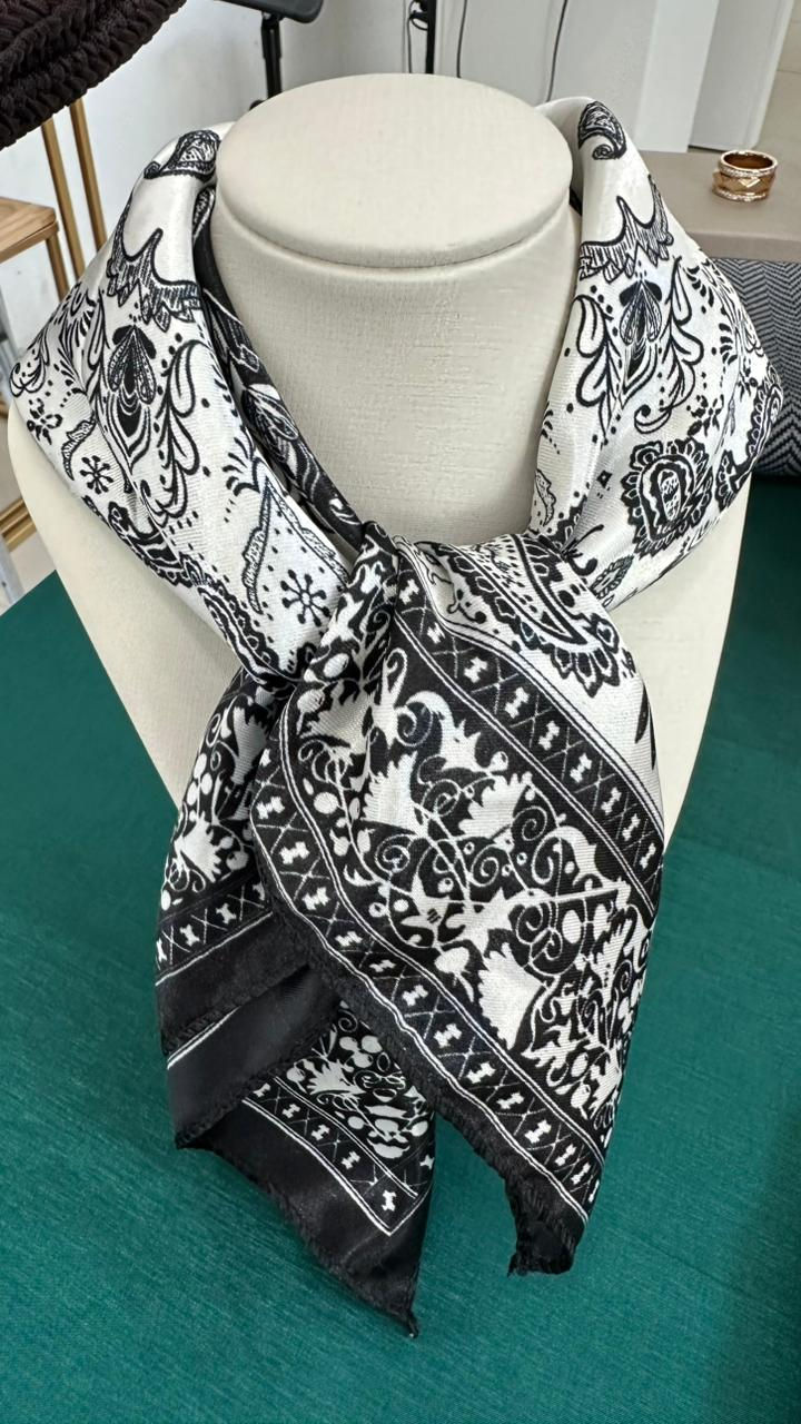 Miniatura: Lenço Paisley Preto e Branco 50x50