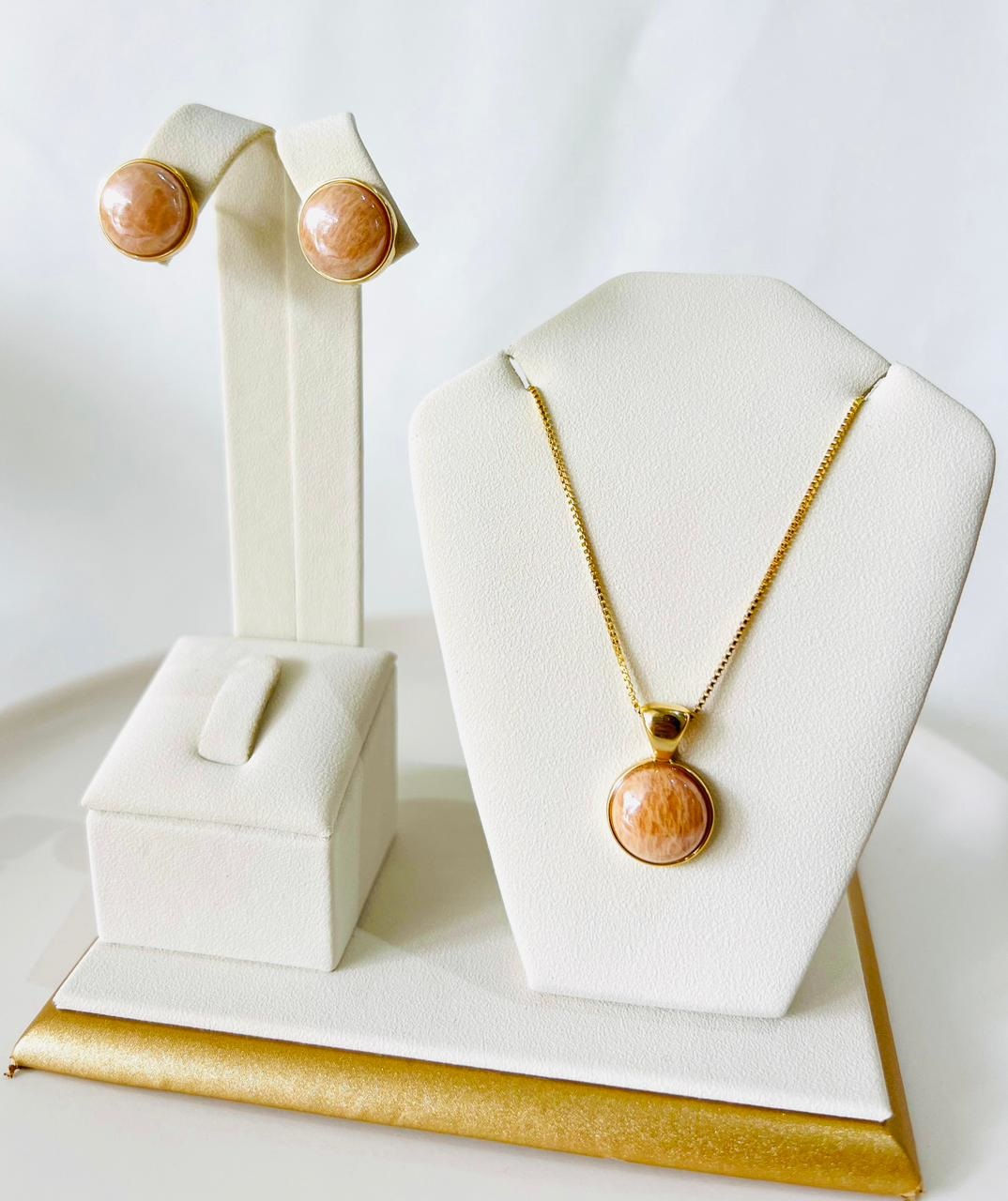 Conjunto brincos e colar em amazonita bege perolada