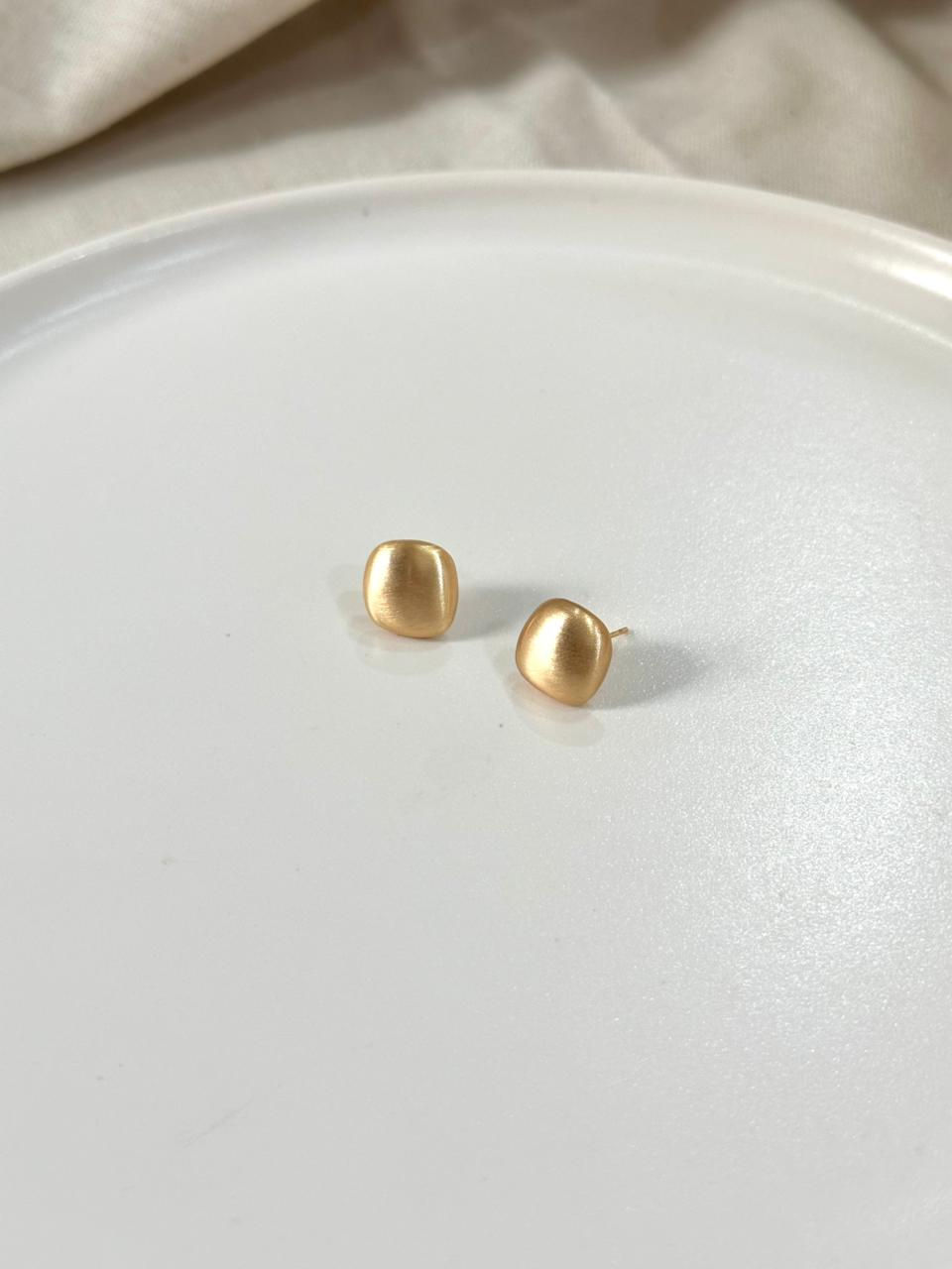 Miniatura: Brinco dourado acetinado quadrado