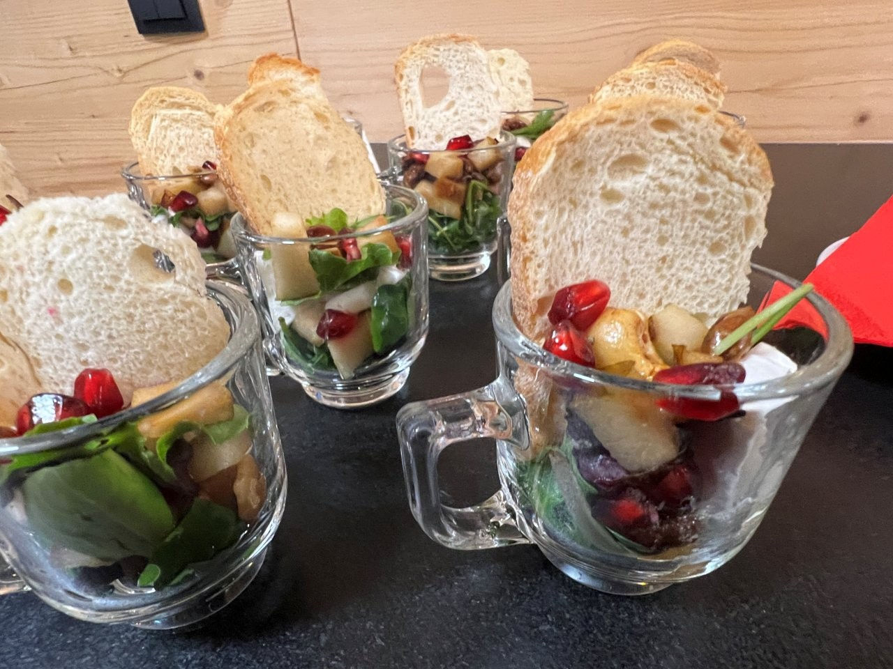 Feldsalat mit Ziegenkäse, Birne