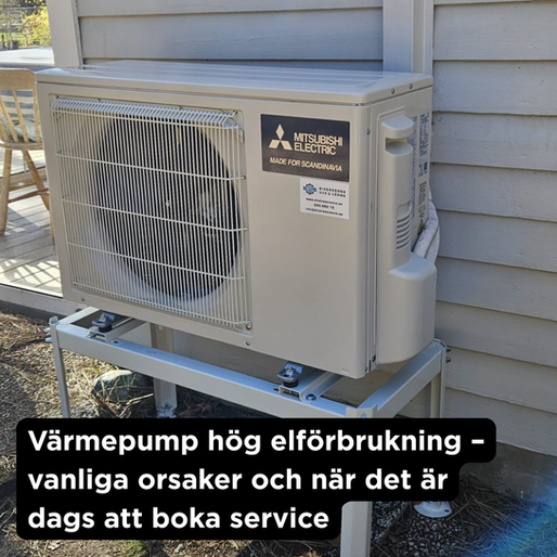     Mitsubishi Electric luftvärmepump (utomhusdel) monterad på ett grått metallstativ vid sidan av ett hus med ljusgrå panel.