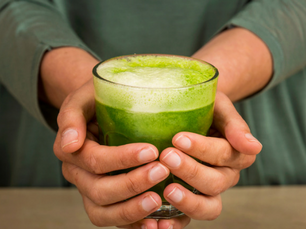 Spring Debloat Tips & 3 Drink Recipes