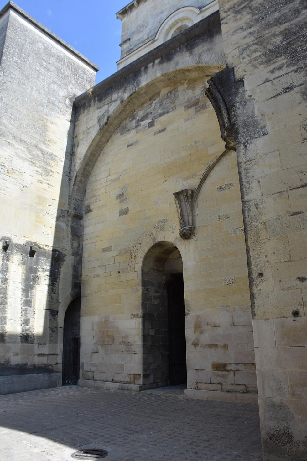 PÉRIGUEUX, Cathédrale Saint-Front, l'atrio e la facciata interna