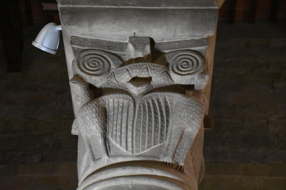 STIA, Pieve di Santa Maria Assunta, capitello con aquile ad ali spiegate