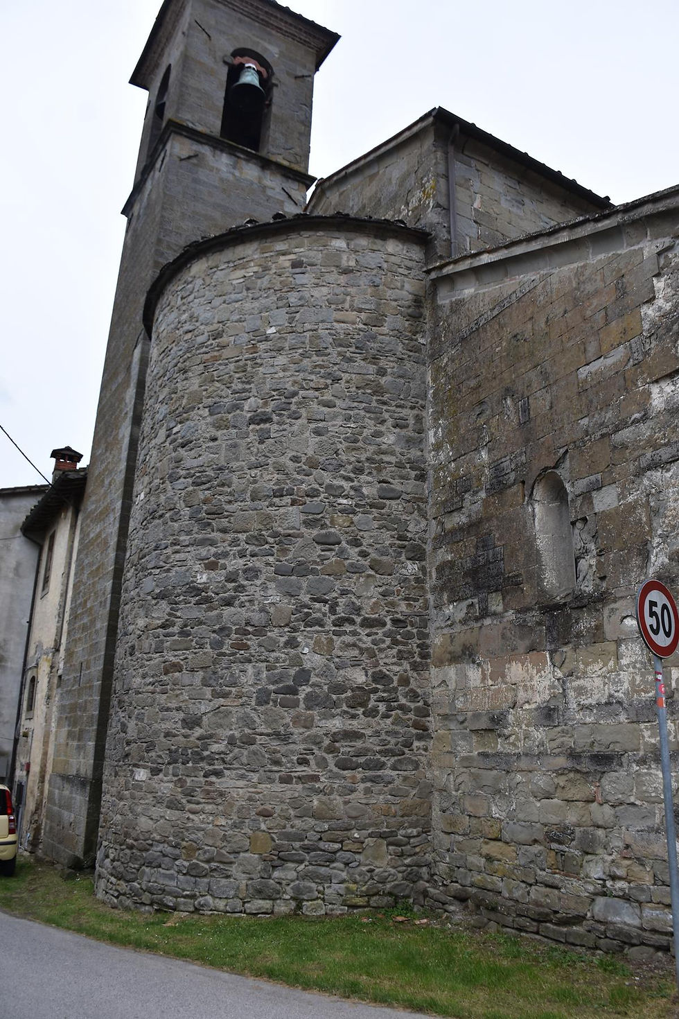 STRADA, Pieve di San Martino a Vado, lato absidale con abside e campanile ricostruiti