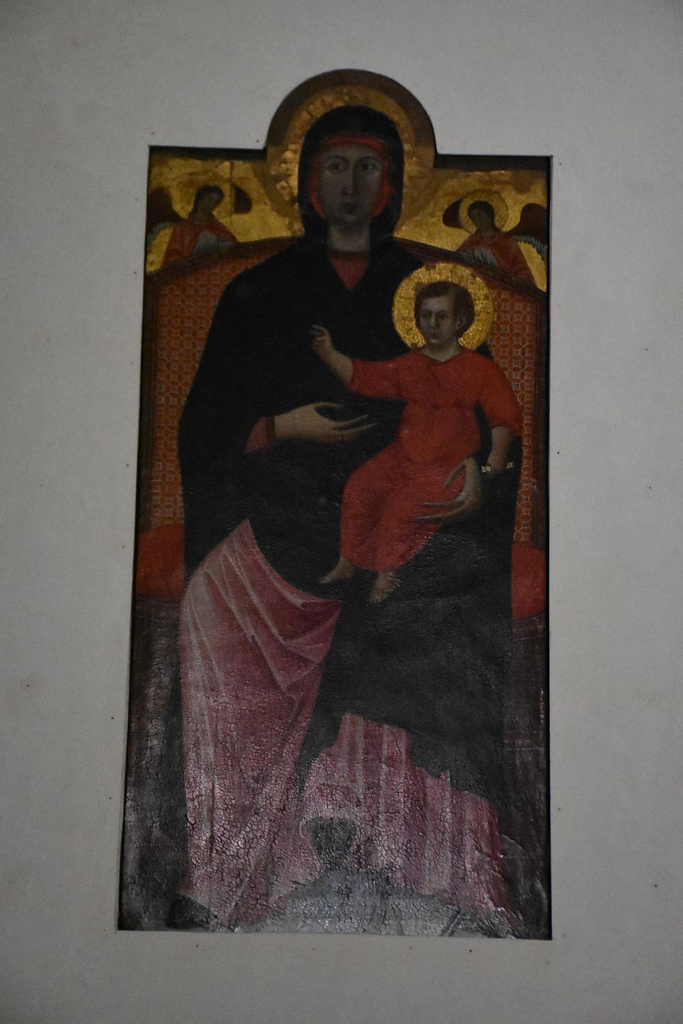 STIA, Pieve di Santa Maria Assunta, cappella con tavola della Vergine col bambino, scuola di Cimabue (1290 ca.)