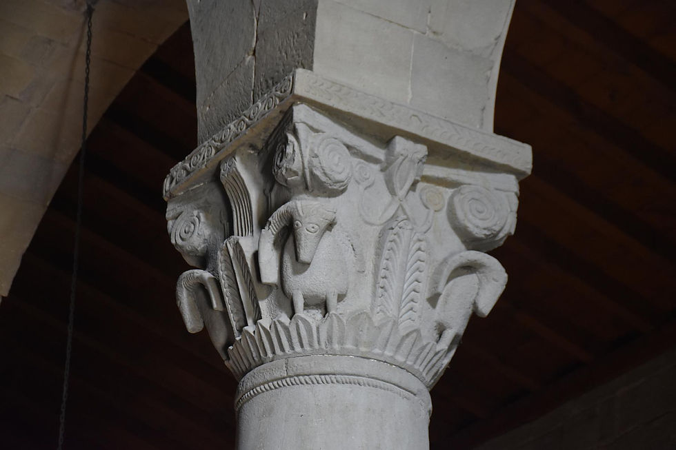 STRADA, Pieve di San Martino a Vado, capitello con arieti, palmette e volute (altro lato)