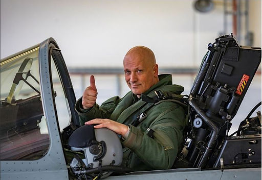 General Gerhartz im Cockpit