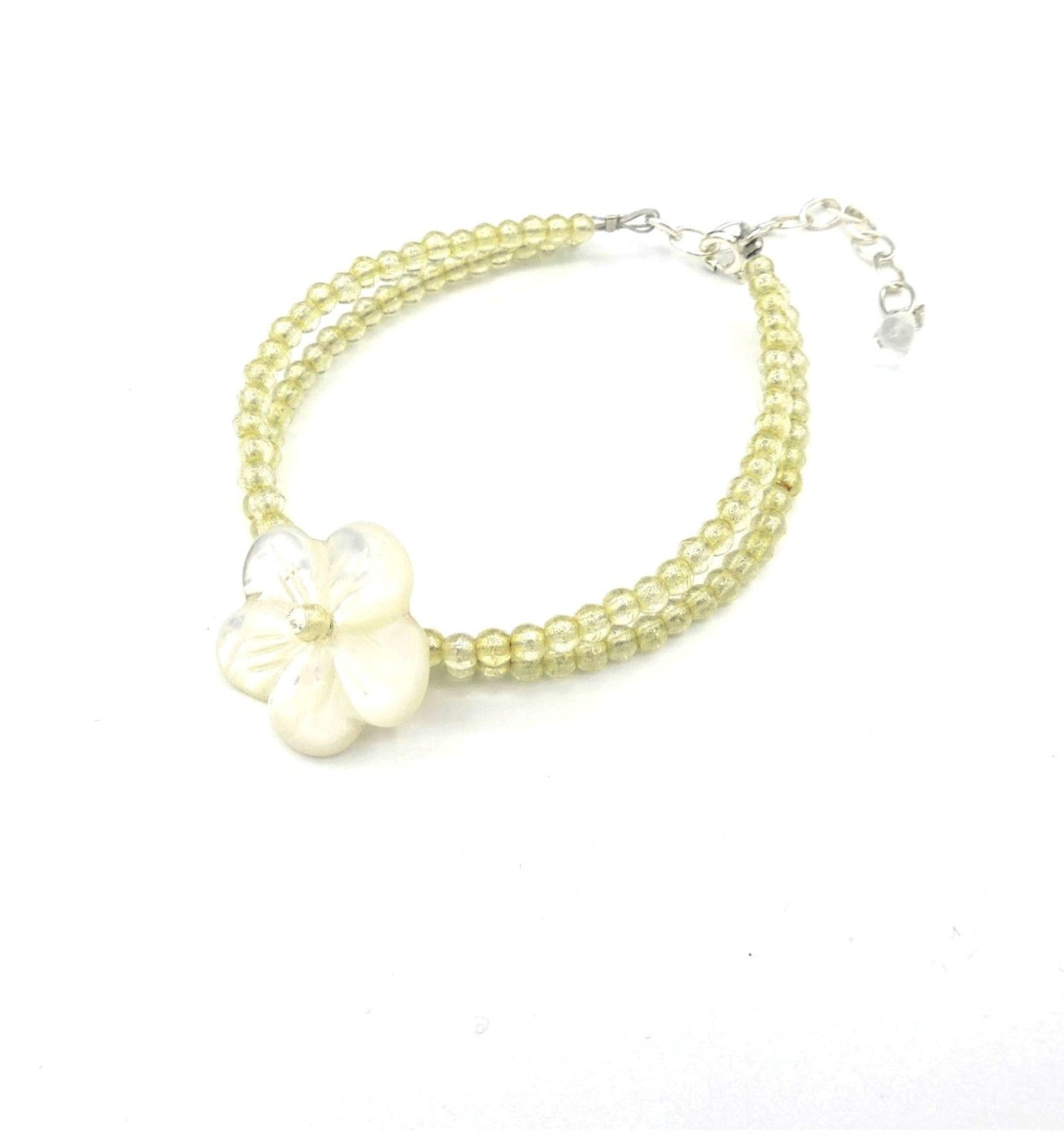 Bracelet agrandissable 2rangs et fleur en nacre