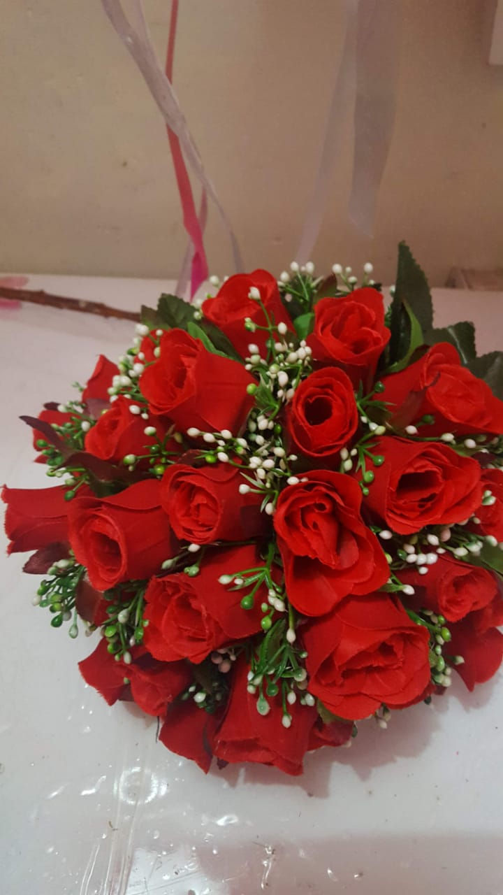 Buquê de noiva rosas vermelhas.artificial..