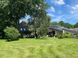 stolpboerderij in de polder