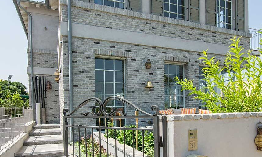 חיפויי חוץ ומעטפת הבית בבריקים