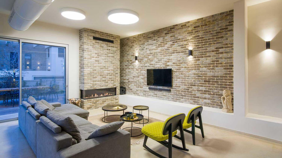 חיפוי לבנים בסלון ובחלל מגורים