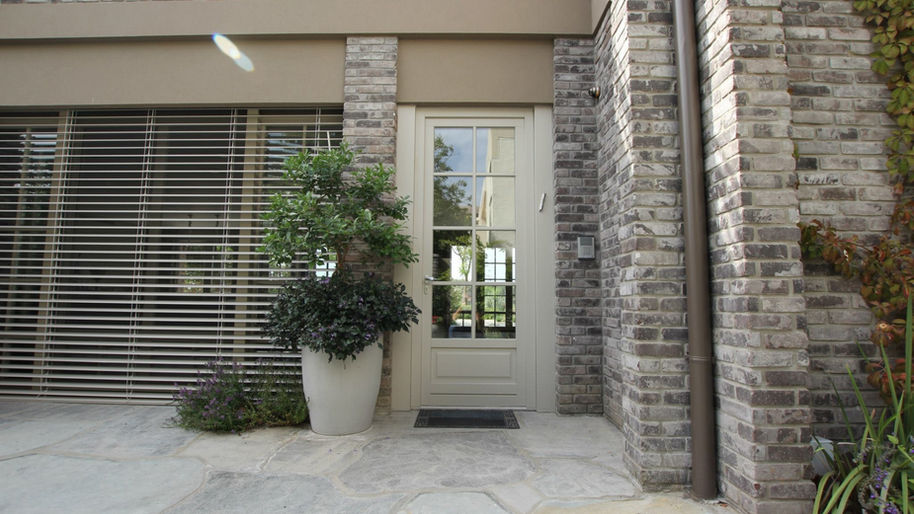 חיפויי חוץ ומעטפת הבית בבריקים