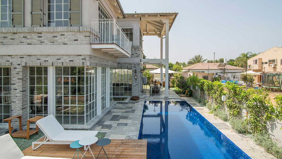 חיפויים וריצוף לגן ולחצר