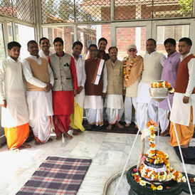 9 pandits and Randall after puja