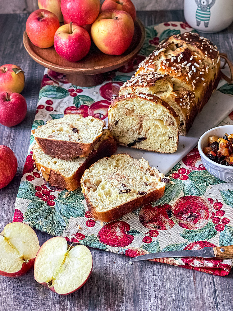 PAN BRIOCHE ALLE MELE E CANNELLA