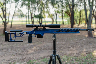 Full side view of Night Fury Hot Rod on tripod