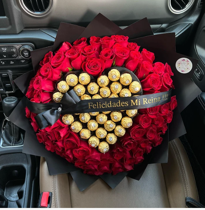 Miniatura: Ramo de Rosas con Corazón de Ferrero Rocher
