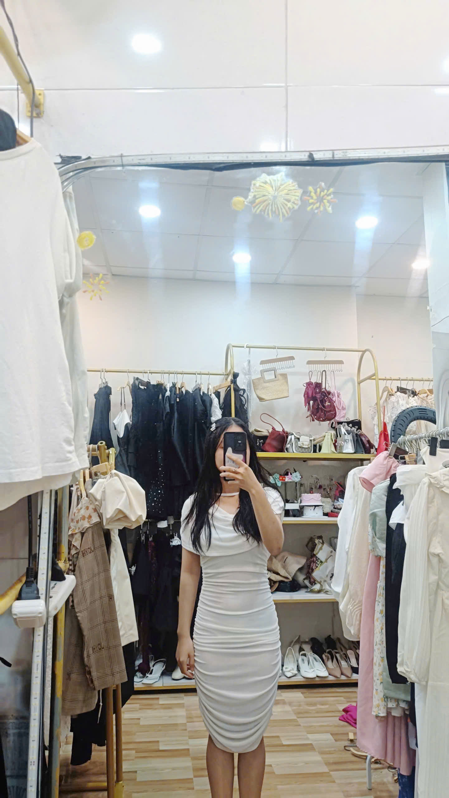 Váy trắng