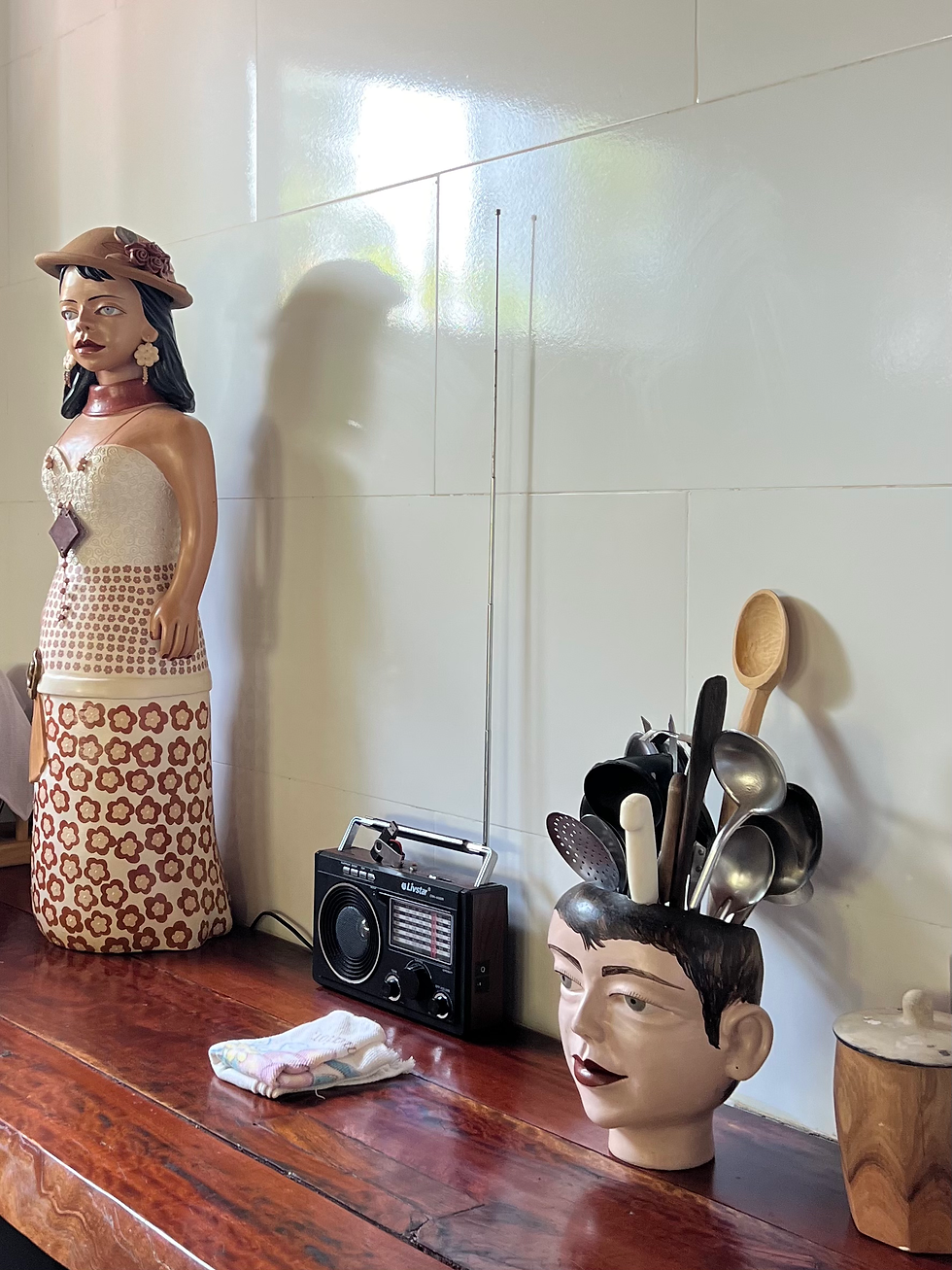 Na casa de Zezinha até o porta trecos é uma obra de arte...