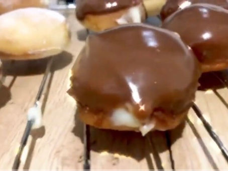 Homemade Vegan 🌱 Boston Cream Doughnut 🍩 2021