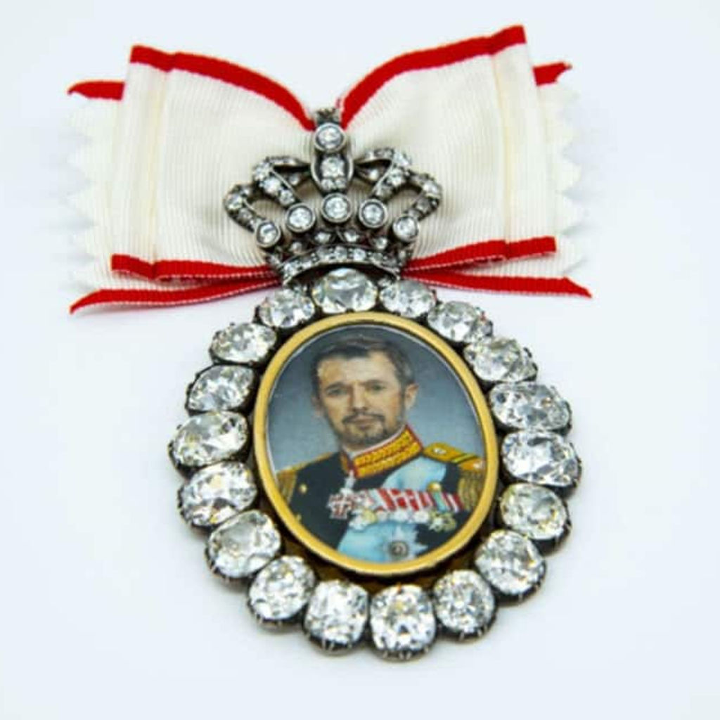 Brooch Pendant Silver Vintage Antique Wedding Royal Queen Family