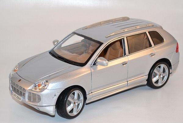Porsche Cayenne Turbo 1:18 Maisto
