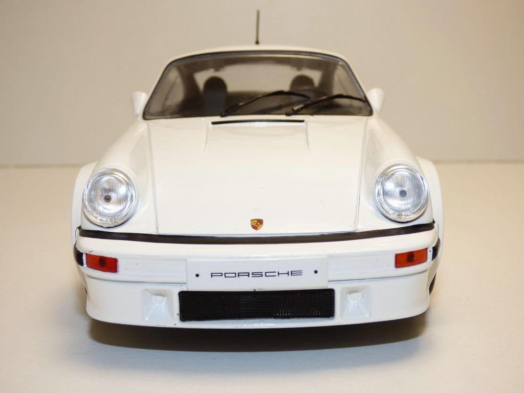 Porsche 911 - 1982 (Blanco) 1:18 IXO MODELS