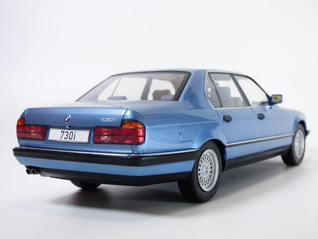 BMW 7-Series (E32) 1:18 ModelCar