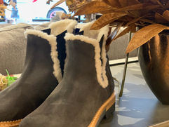 grey lined winter boots.jpeg
