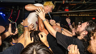 FRANKIE AND THE WITCH FINGERS' "Bug Out" Tour brings crowdsurfing spectacle to Phoenix