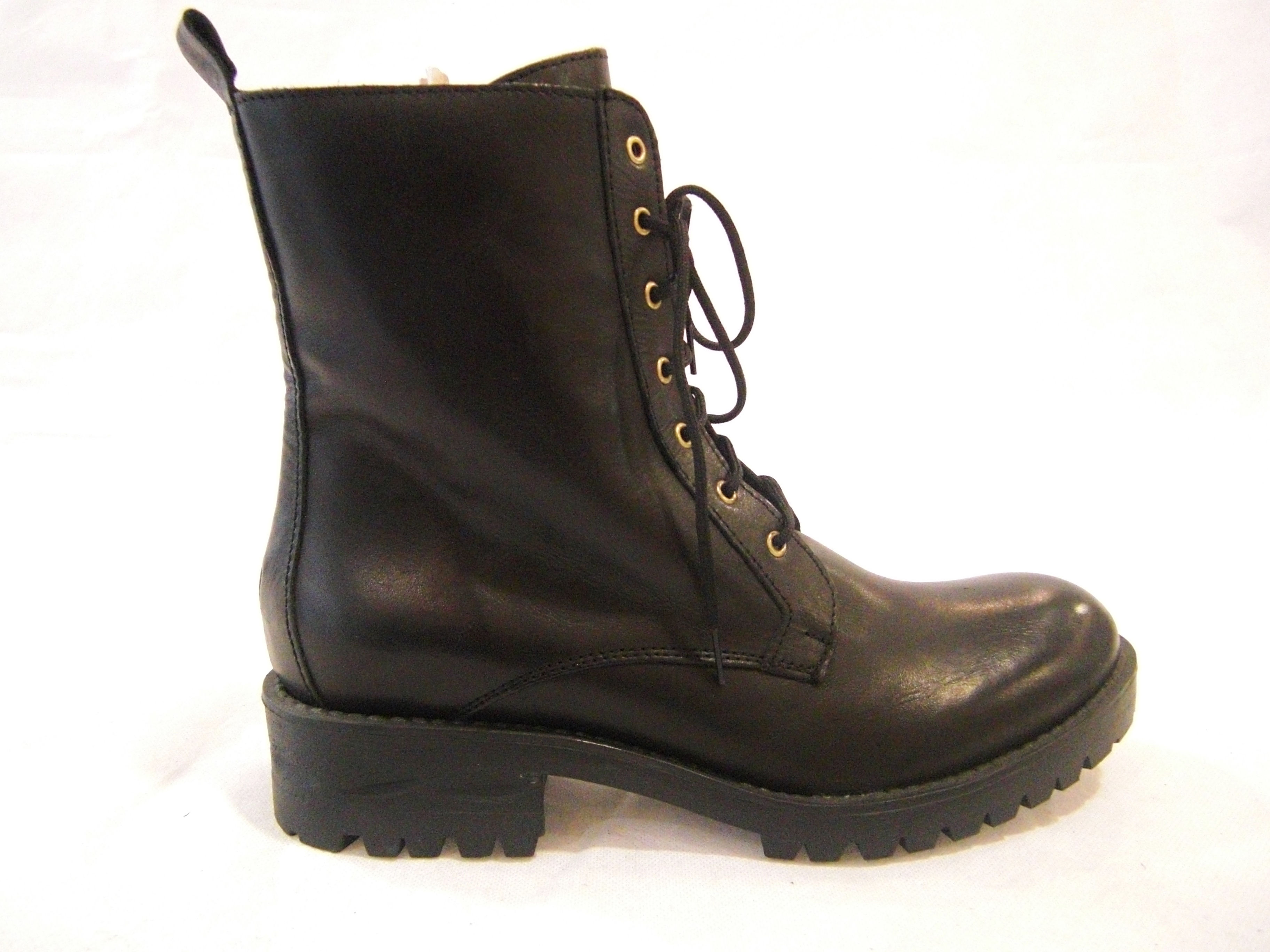 RANGER CUIR LACET