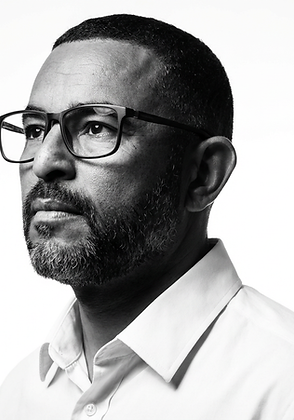 Firefly_Gemini Flash_A high-contrast black and white studio portrait of a person in a thre