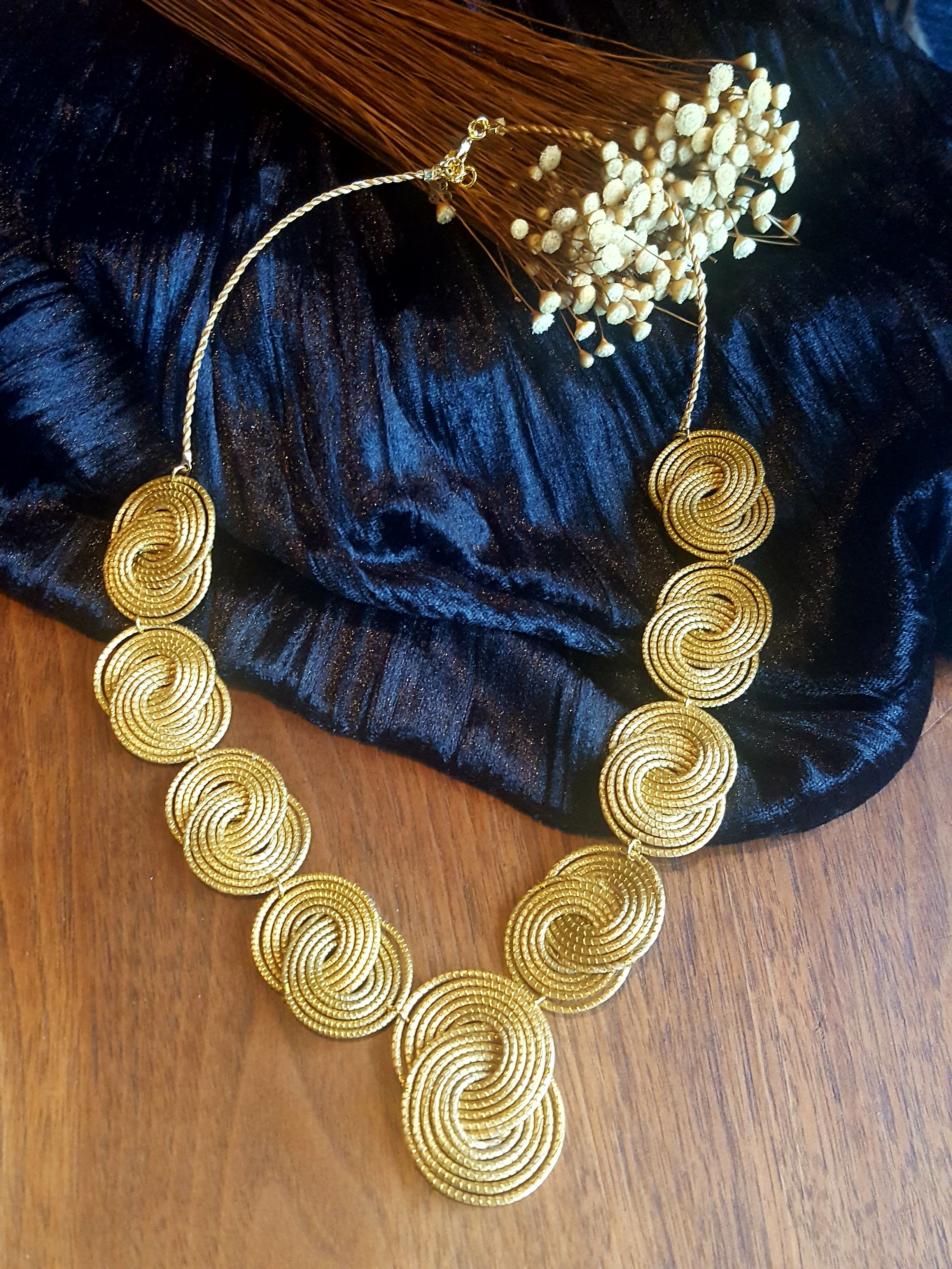 Collier entrelacé style infini