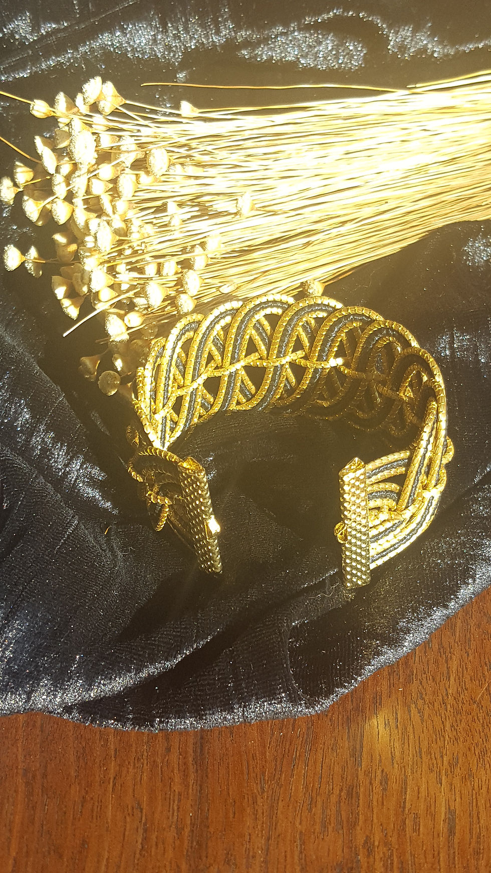Miniature : Bracelet or végétal et macramé noir