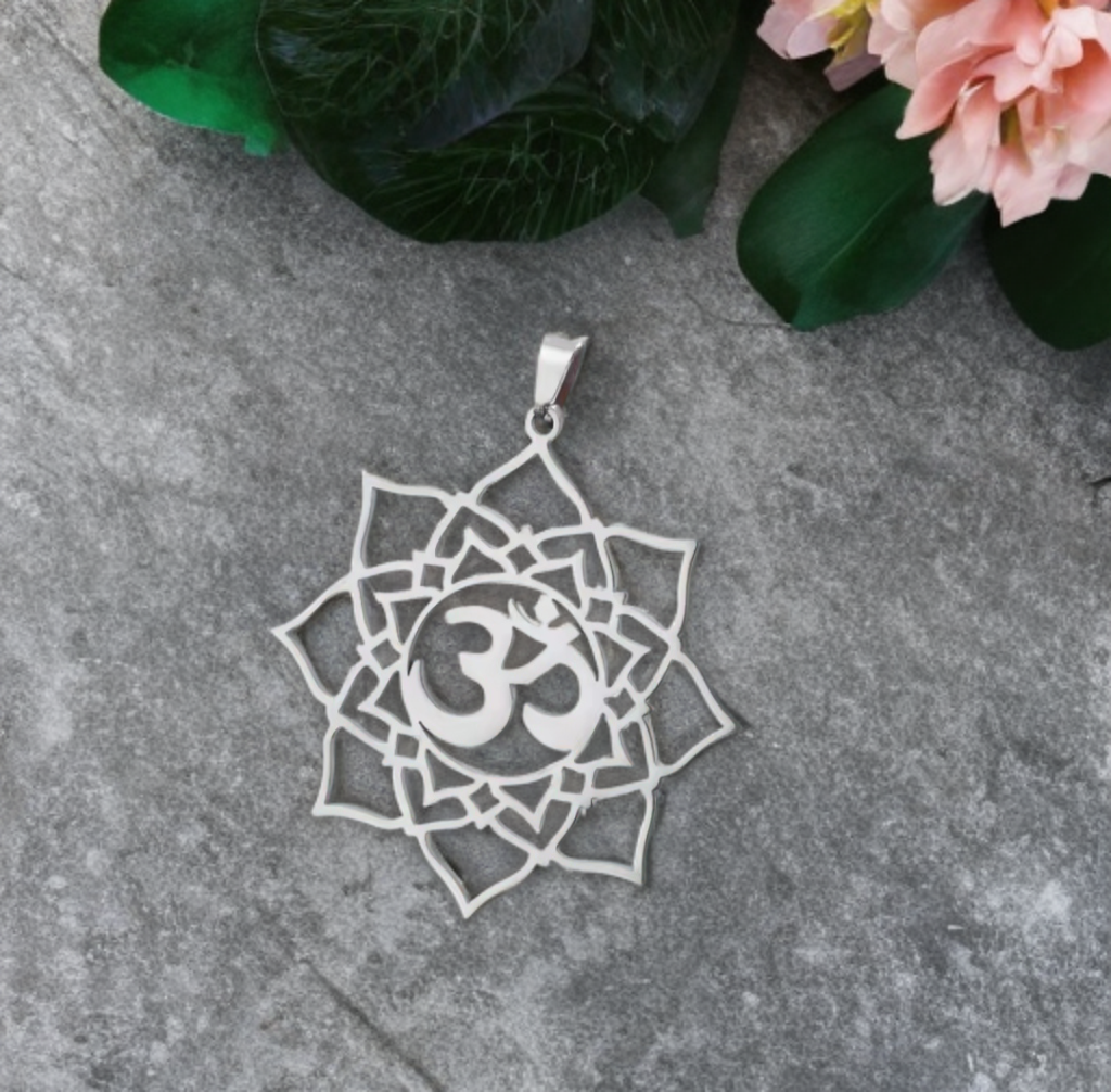 Paslanmaz Çelik OM Sembolü Kolye Ucu – Taç Çakra Enerjisiyle