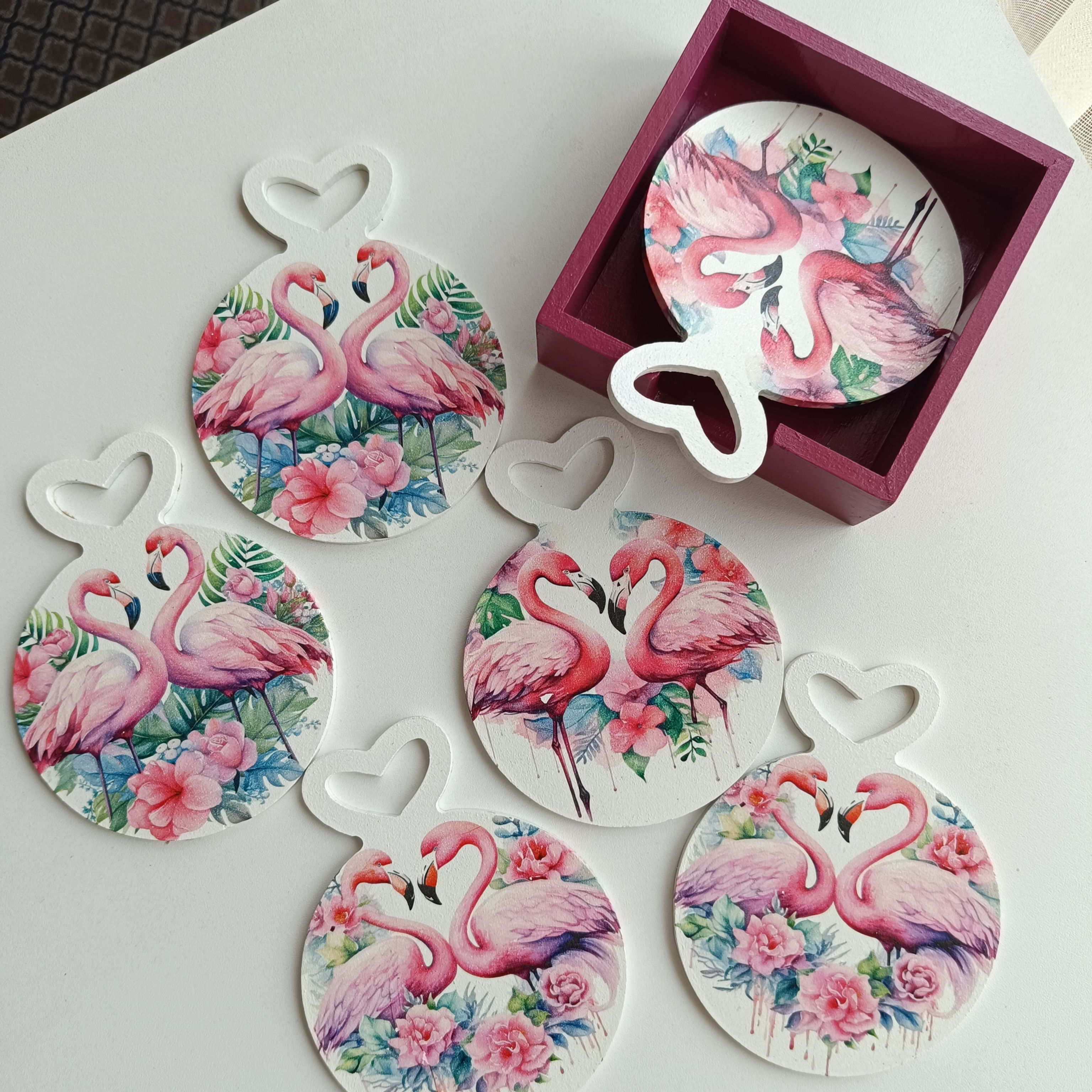6'lı Flamingo Temalı Kalp Detaylı Ahşap Bardak Altlığı Seti