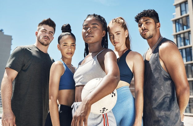 amis-fitness-portrait-diversite-du-travail-equipe-sportif-portrait-equipe-pour-entrainemen