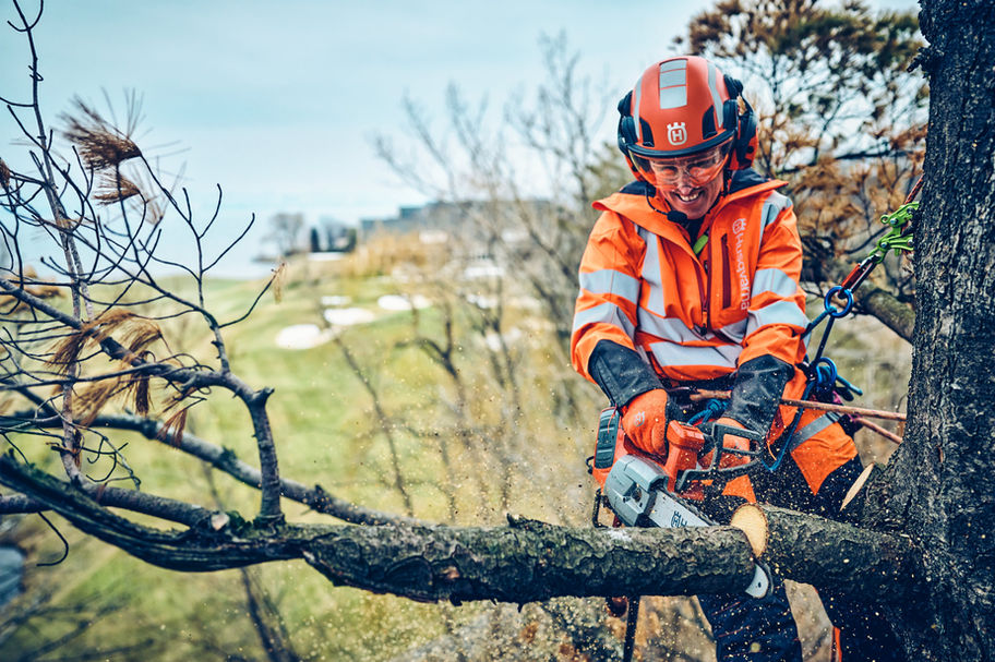 Husqvarna T542iXP Battery Powered Chainsaw