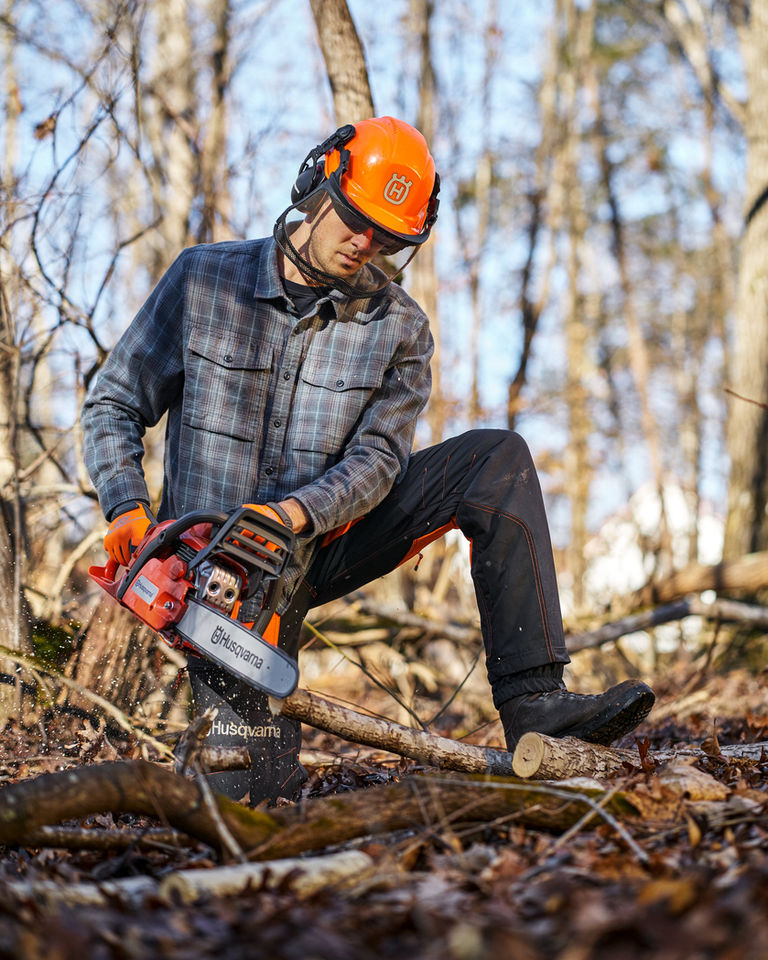Husqvarna 435 Gas Powered 16" Bar Chainsaw
