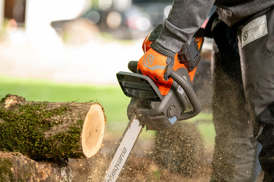 Husqvarna 350i Battery Powered Chainsaw