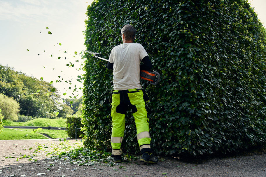 Husqvarna 525iHE4 Battery Powered Hedge Trimmer