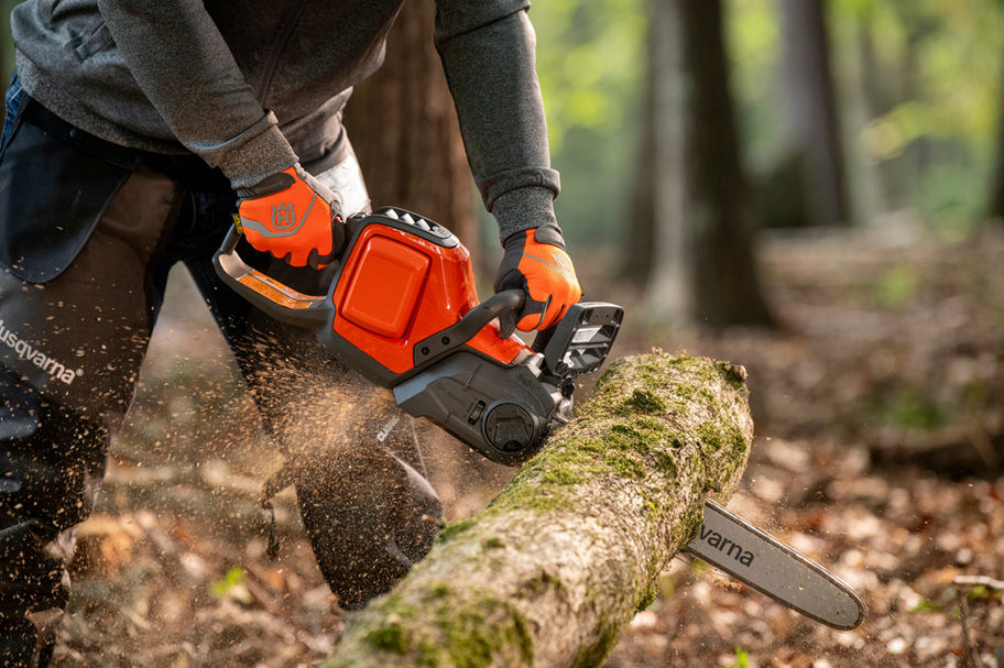 Husqvarna 350i Battery Powered Chainsaw