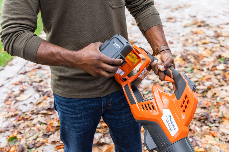 Husqvarna 350iB Battery Powered Hand Blower Kit