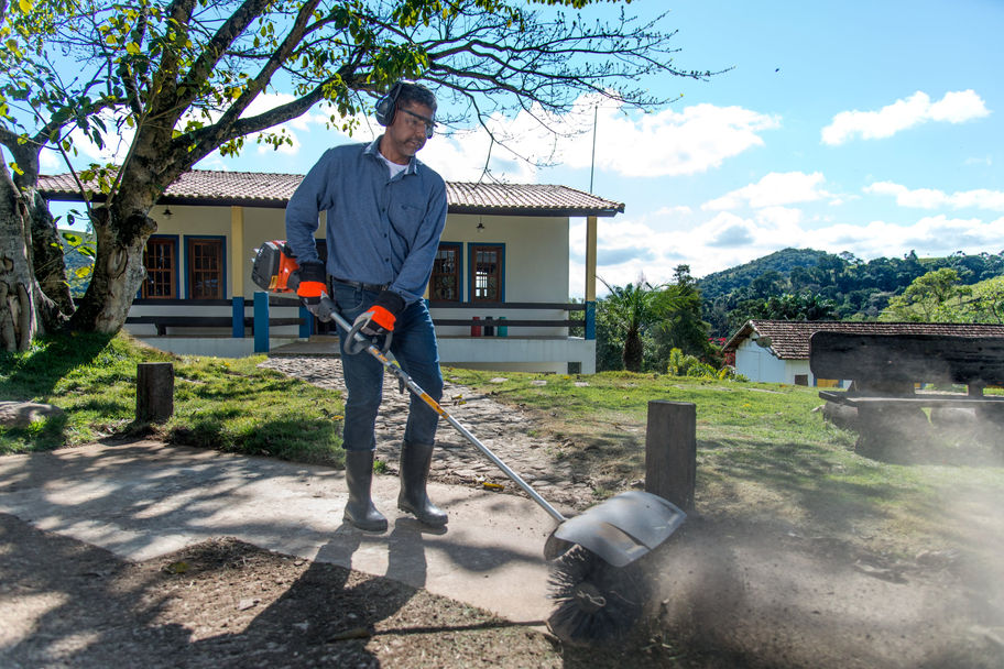 Husqvarna LK BR600 Bristle Brush Attachment